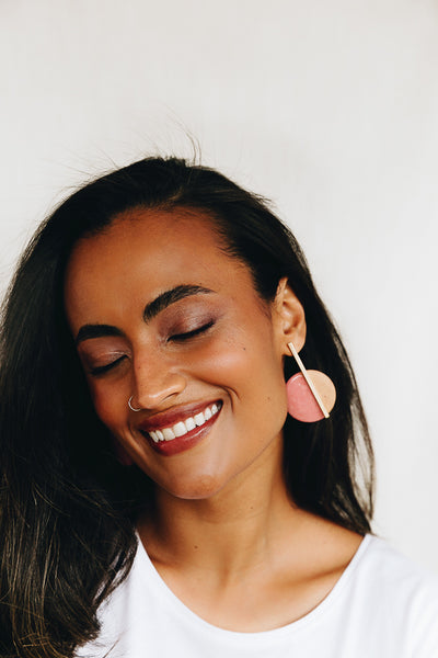 Amanda Earrings Symmetric | Carnation Pink